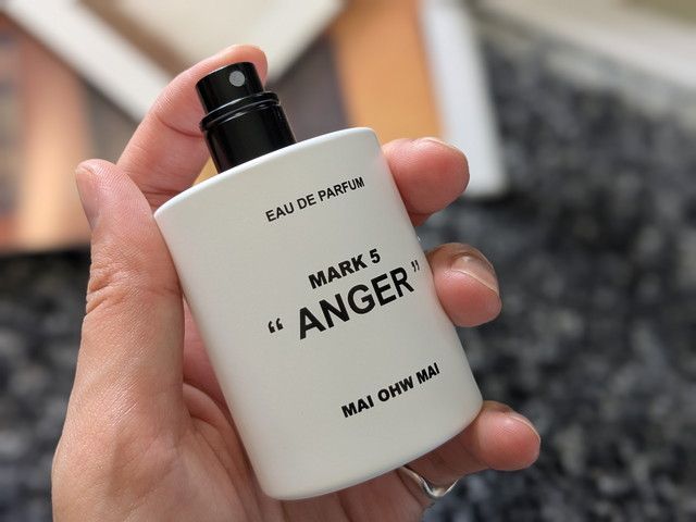 MAI OHW MAI MARK 5 香水 化粧箱に収められたボトル