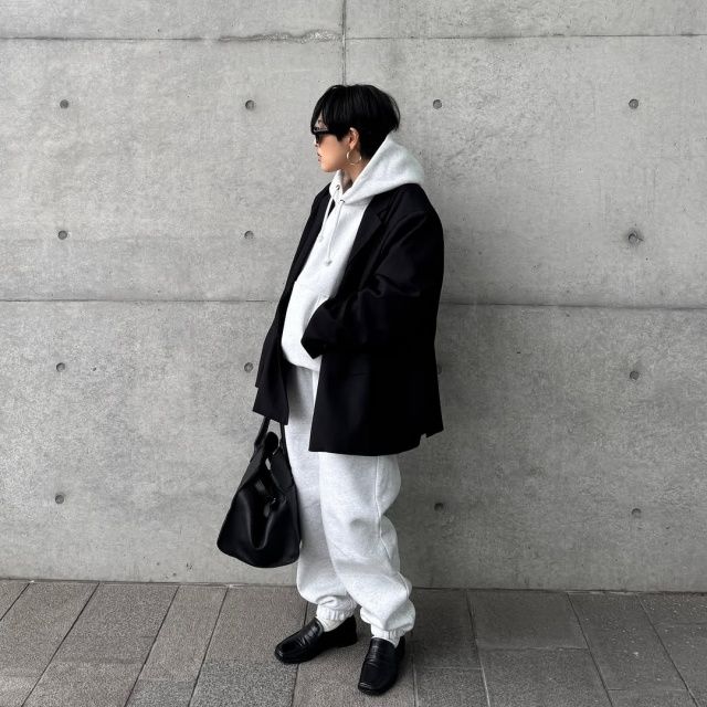 GUのライトグレーの「ヘビーウェイトスウェットワイドイージーパンツ」