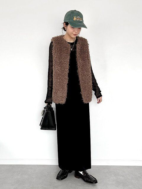 黒ロングスカートコーデ5