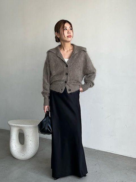 黒ロングスカートコーデ4