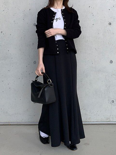 黒ロングスカートコーデ2