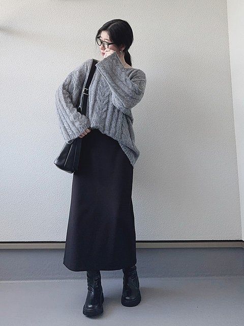 黒ロングスカートコーデ3