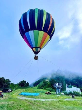 【新潟県湯沢町】紅葉の中で熱気球や夜祭りを楽しめる「GALA Autumn Park」がGALA湯沢スキー場で営業