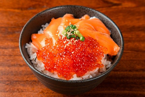 【東京都武蔵野市】「牛タン番長 吉祥寺店」、肉と海鮮を味わえる「サーモンいくら食べ放題フェア」開催