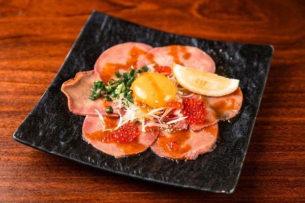 【東京都武蔵野市】「牛タン番長 吉祥寺店」、肉と海鮮を味わえる「サーモンいくら食べ放題フェア」開催