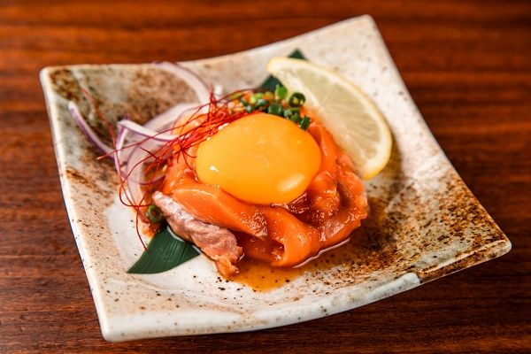 【東京都武蔵野市】「牛タン番長 吉祥寺店」、肉と海鮮を味わえる「サーモンいくら食べ放題フェア」開催