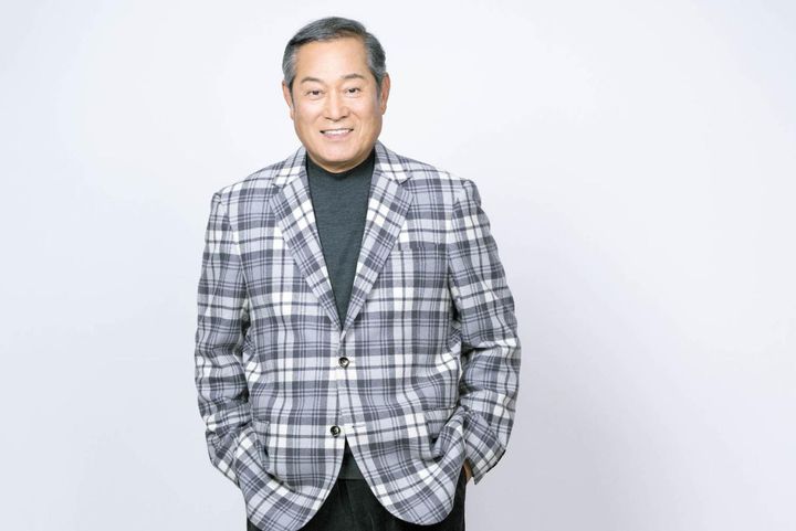 あの「マツケンサンバ」【松平健さん】の今。毎朝3駅分くらい歩き、スーパーや電車にも出没！？