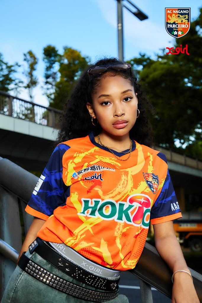 ストリートブランド「X-girl」が女子サッカーのユニフォームをおしゃれに公開！