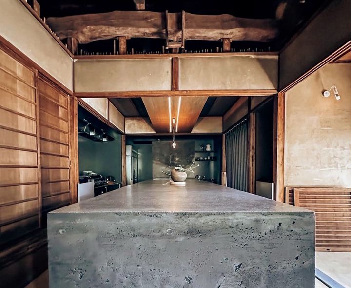 建築家の魚谷繁礼が改装した店舗。