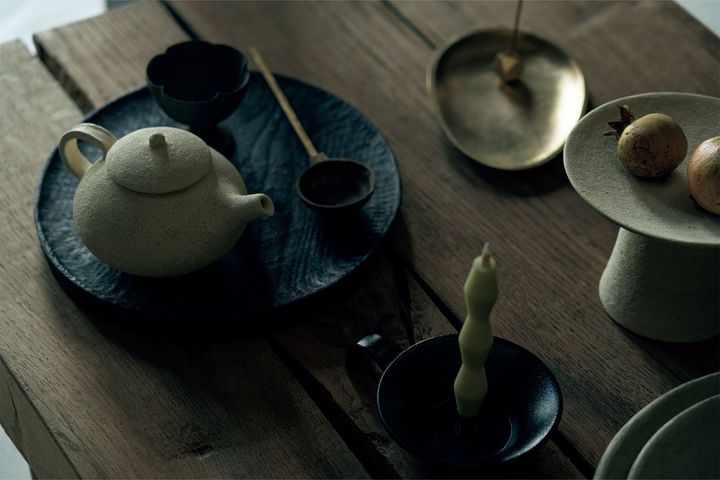 Livingで販売している鏡原愛莉の急須や高澤ろうそく。