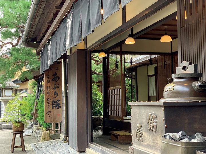 まさにお茶屋といった風格がただよう。