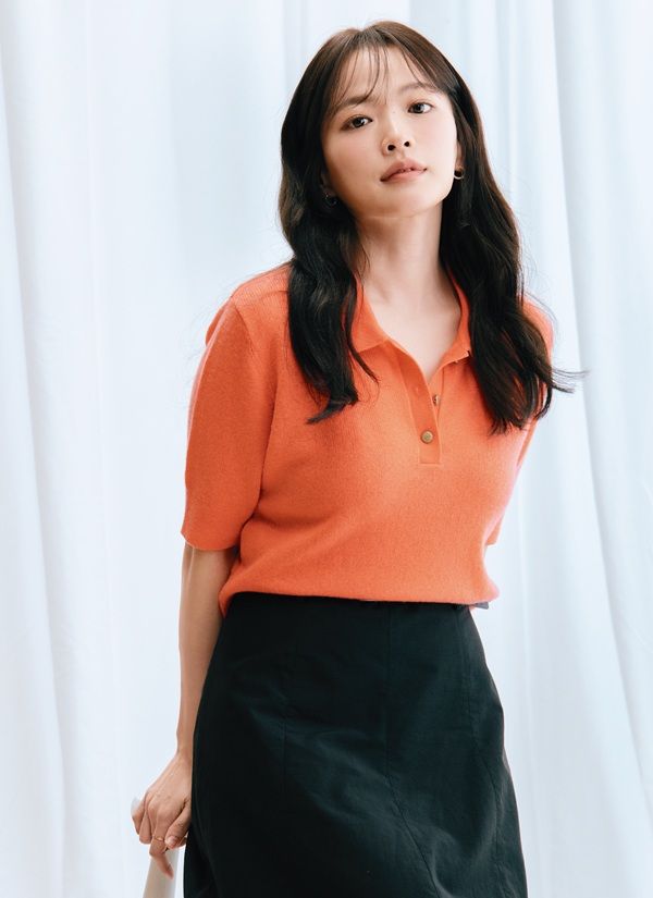 チョン・ウヒ 1987年4月20日生まれ、韓国・京畿道利川市出身。映画『恋する神父』（2004）でデビュー後、映画『母なる証明』（2009）より本格的に俳優として活動をスタート。映画『ハン・ゴンジュ 17歳の涙』（2014）ではその年の韓国映画賞を総なめにした。