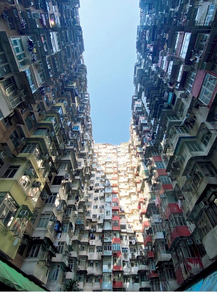 名物のモンスターマンションは圧巻