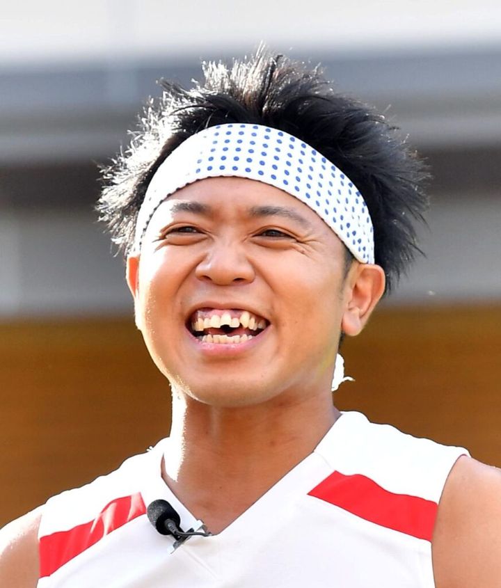 お笑い芸人のサンシャイン池崎さん（44）がストレス解消にぴったりなあの背徳メシを再現した動画に注目が集まっています。