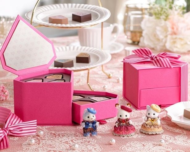  付属のシールで自分好みにデコって世界に一つだけのボックスを作ろう