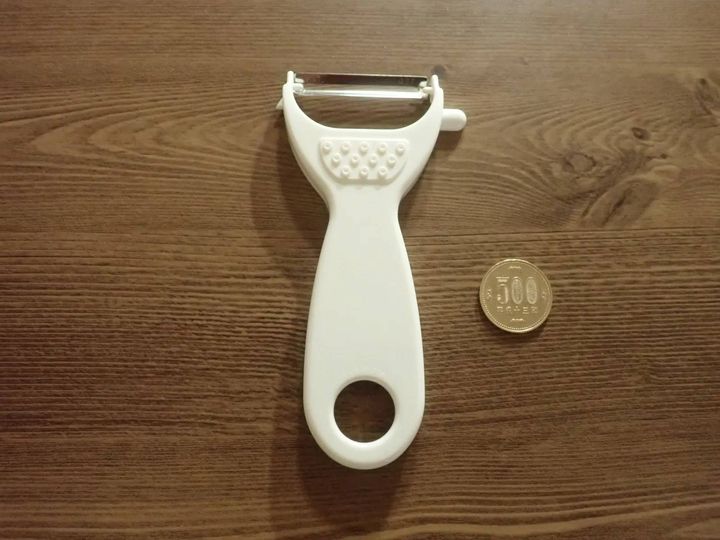 DAISO(ダイソー)：多機能ピーラー(ホワイト)