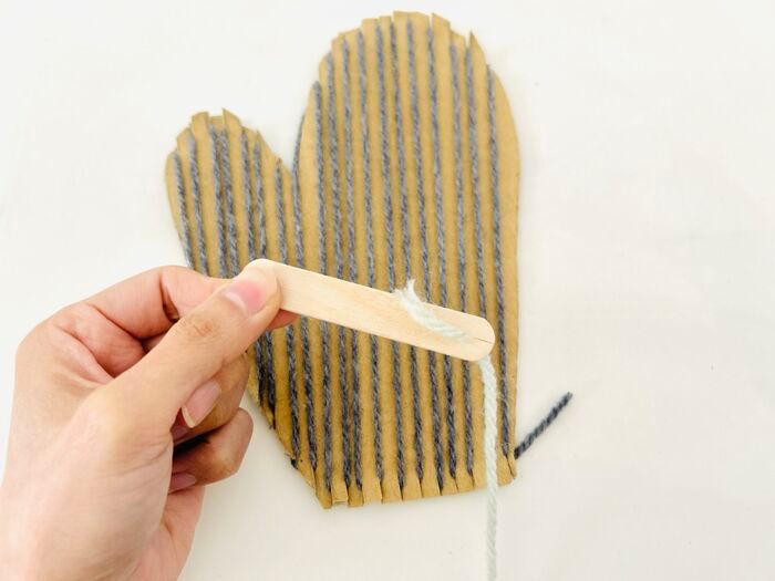 『段ボール編み機』でふわふわミトンが作れちゃった！地厚で鍋つかみにもおすすめです♪