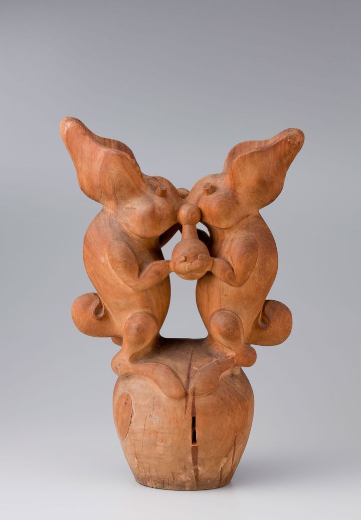 河井寬次郎の木彫像