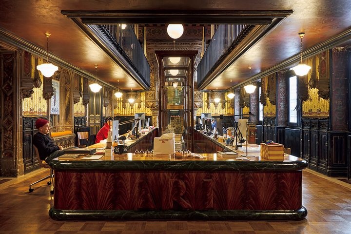 ラムダン・トゥアミが手がけるザイン会社〈Art Recherche Industrie〉内観