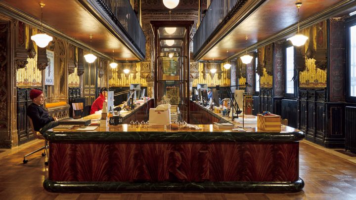 ラムダン・トゥアミが手がけるザイン会社〈Art Recherche Industrie〉内観