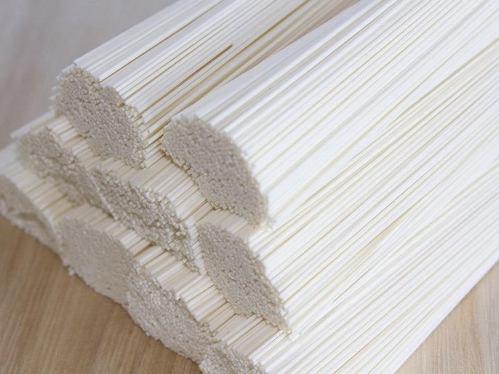 夏に余りがちな日焼け止め・かき氷シロップ・そうめんなど……。日焼け止めは冬の紫外線対策に、シロップは料理やお菓子作りに、そうめんはアレンジ料理にと、季節を問わず賢く使い切るヒントをご紹介します。