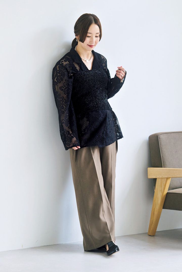 ジャケット／カスタネ、ビスチェ／プラージュ、パンツ／パブリック トウキョウ、シューズ／ネブローニ