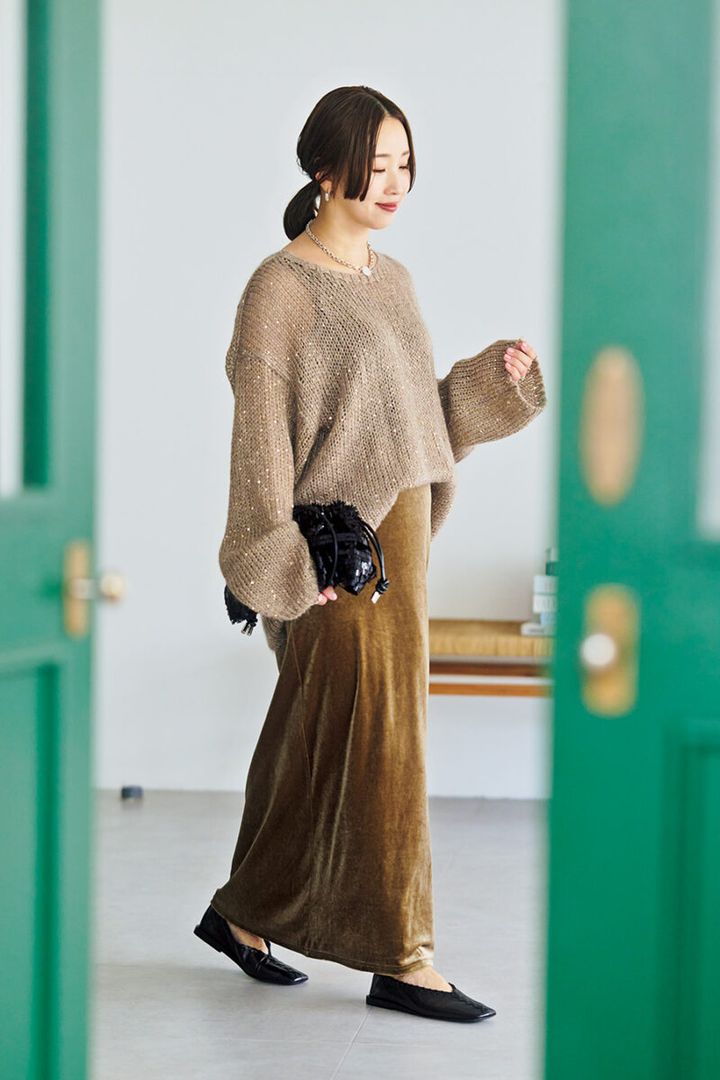 ニット／ジャーナルスタンダード レサージュ、スカート／セレクトモカ バイ ソン、バッグ／キャセリーニ、シューズ／ジル・サンダー