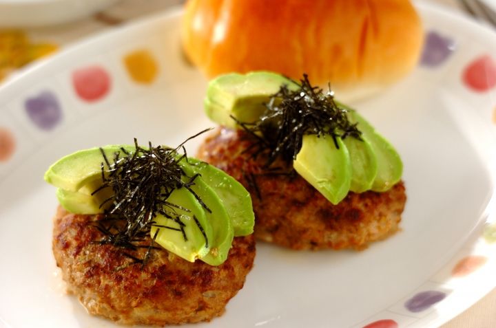 アボカドのせハンバーグ