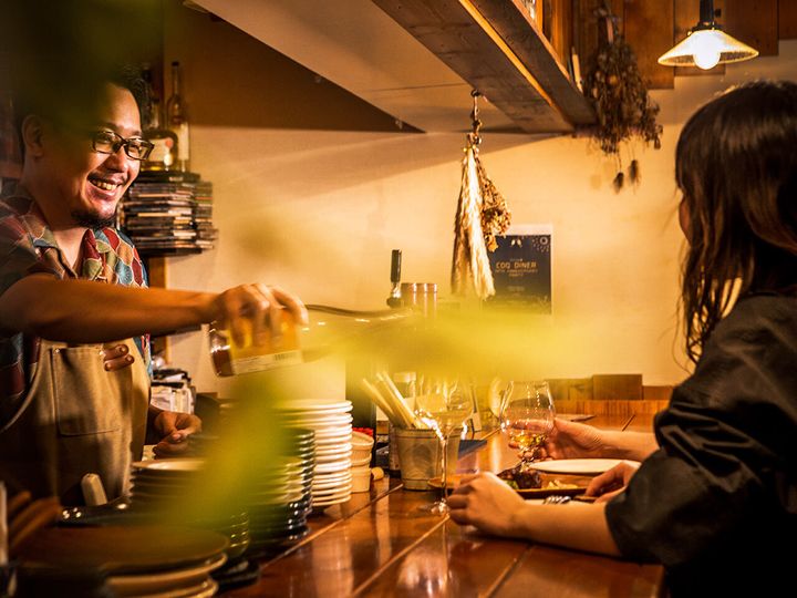 船橋『ワインと肉 COQ DINER』の内観