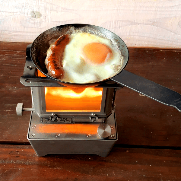 フランス軍飯盒一台で三役！無骨派キャンパーが作るカツカレーがおいしすぎる！