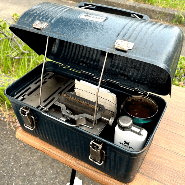 フランス軍飯盒一台で三役！無骨派キャンパーが作るカツカレーがおいしすぎる！