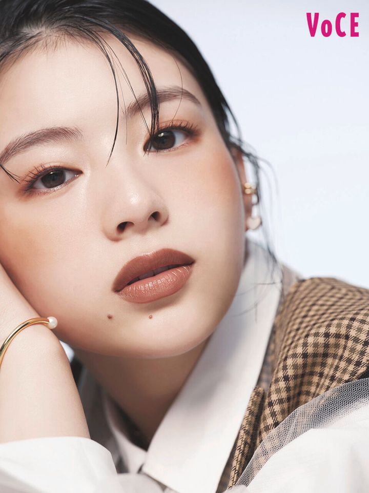 VOCE12月号の表紙は、timeleszの松島聡!大人の透明感で魅せる「自分らしさの現在地」。通常版表紙は戸田恵梨香が飾る。ほか、山田涼介の『心に残るもの』や、出口夏希、森絵梨佳のメイク特集など!