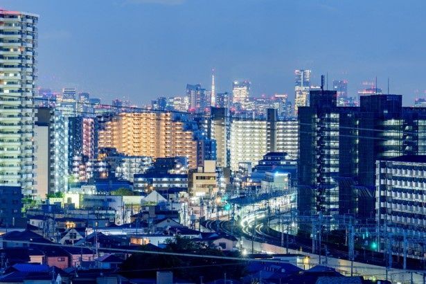 日暮れ時に遠くに見える東京タワー 画像提供：草加市役所資産活用課