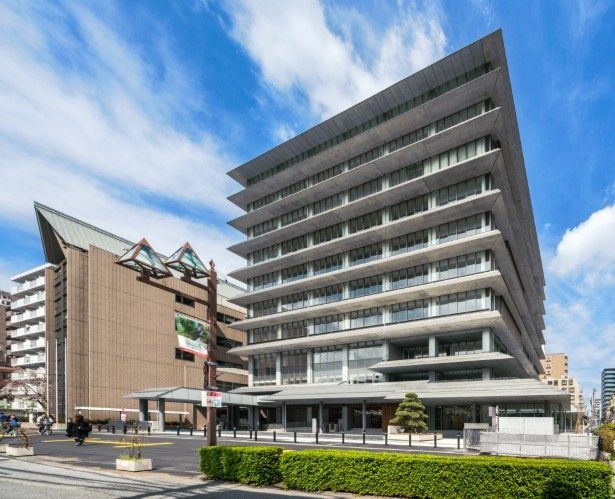 2023年に完成した草加市役所本庁舎。地上36メートルと超高層の建物ではないが、眺望は抜群！ 画像提供：草加市役所資産活用課