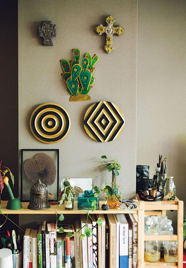 アートスペースの一角には、切り枝を入れた小瓶を