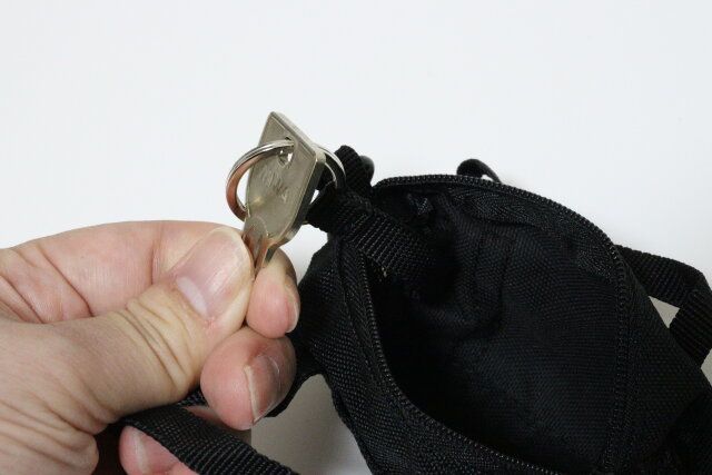 ダイソー キーリング付ミニボストンバッグ 鍵 キーリング