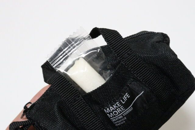 ダイソー キーリング付ミニボストンバッグ フロントポケット