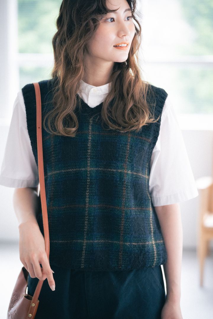 季節の変わり目に活躍するベストを使ったコーデ2選。白Ｔやライトな花柄ワンピースに重ねて【FUDGE FRIEND おしゃれさんの毎日コーディネート｜RAN】