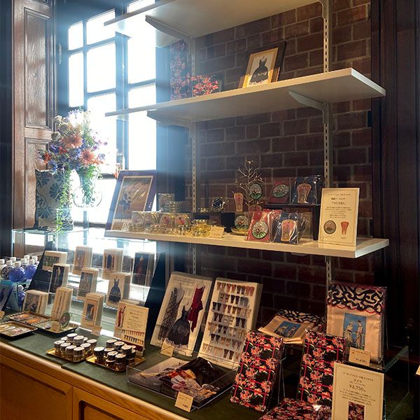 東京・三菱一号館美術館の「アール・デコとモード展」のミュージアムショップ