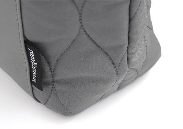 NEWYORKERのキルティングトートバッグの底マチ