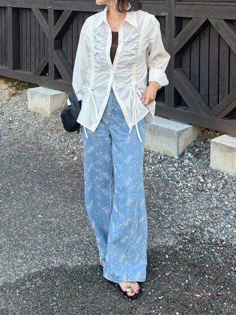 Style②秋色のツヤを仕込んだデニムコーデ