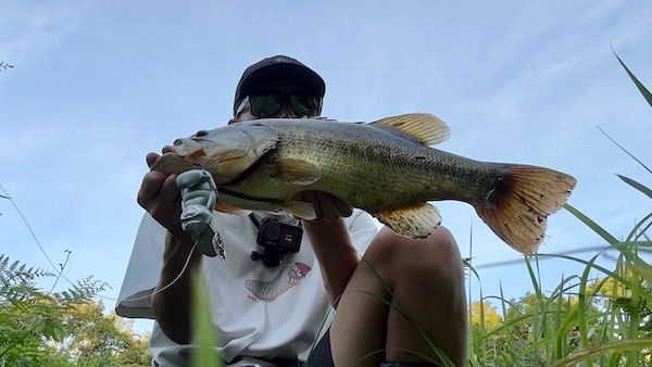 “ナニワ”のシンボル、幸福の神様「ビリケンさん」がルアーとなって登場