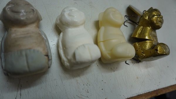 “ナニワ”のシンボル、幸福の神様「ビリケンさん」がルアーとなって登場