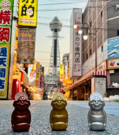 “ナニワ”のシンボル、幸福の神様「ビリケンさん」がルアーとなって登場