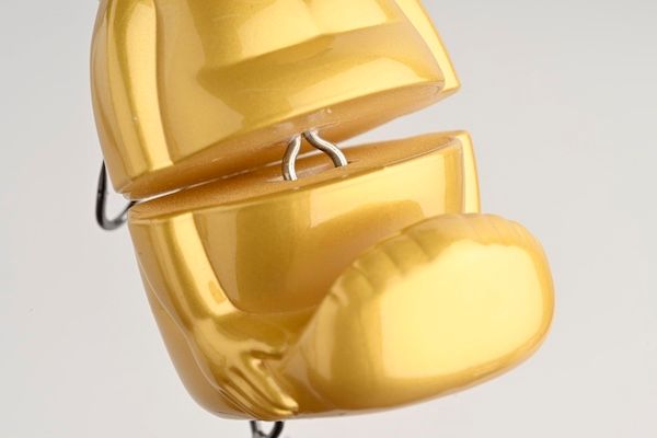 “ナニワ”のシンボル、幸福の神様「ビリケンさん」がルアーとなって登場