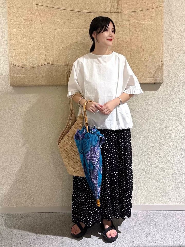 【白ブラウス2】甘めなフリル袖がポイント