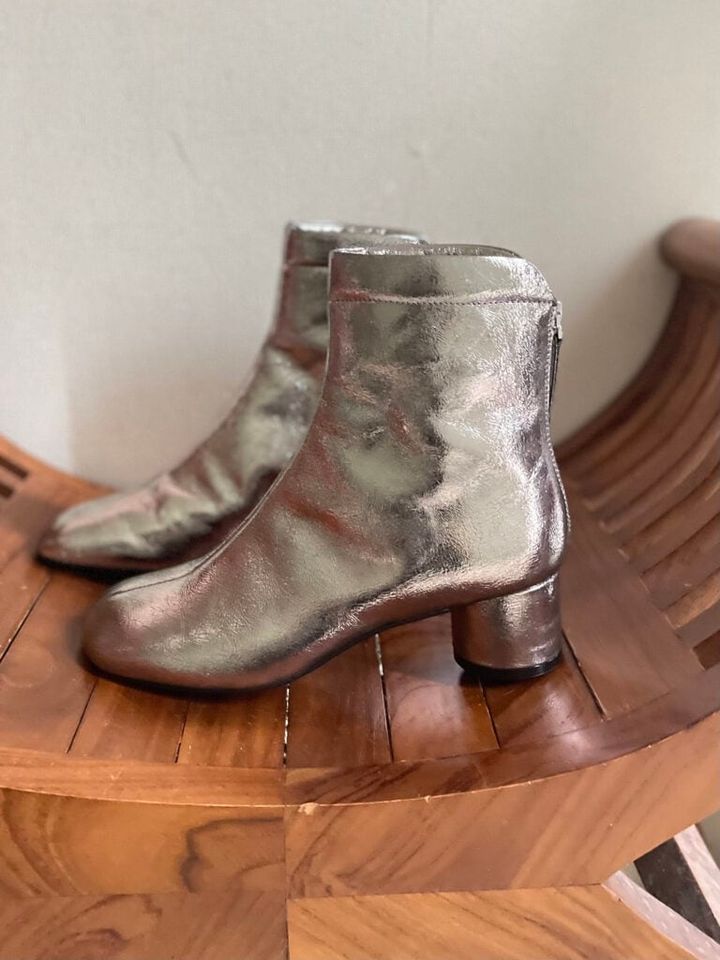 ペリーコのシルバーショートブーツ