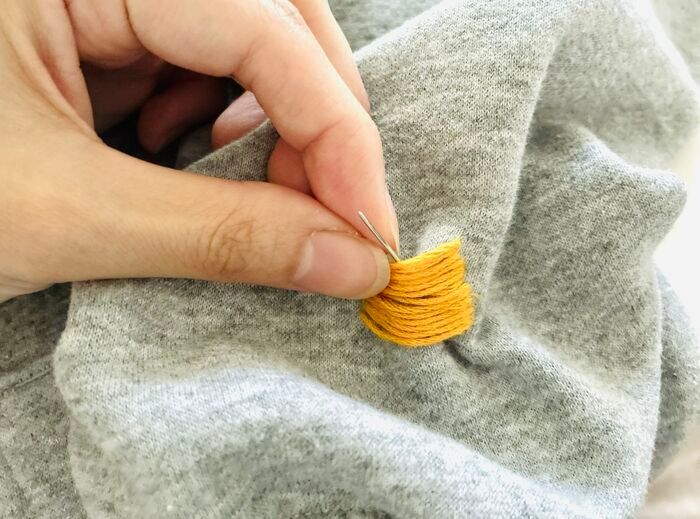 〈GU×ダイソー〉パーカーに“ちょこっと刺繍”するだけで激かわアップデート♡オリジナルアイテムが超簡単に作れた！