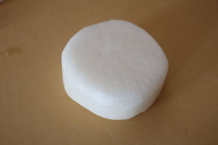 大根まるごと1本買ってきたらすぐやること。味しみ倍増＆ホクホク煮物が簡単に♪