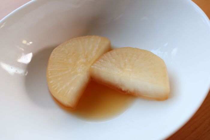 大根まるごと1本買ってきたらすぐやること。味しみ倍増＆ホクホク煮物が簡単に♪